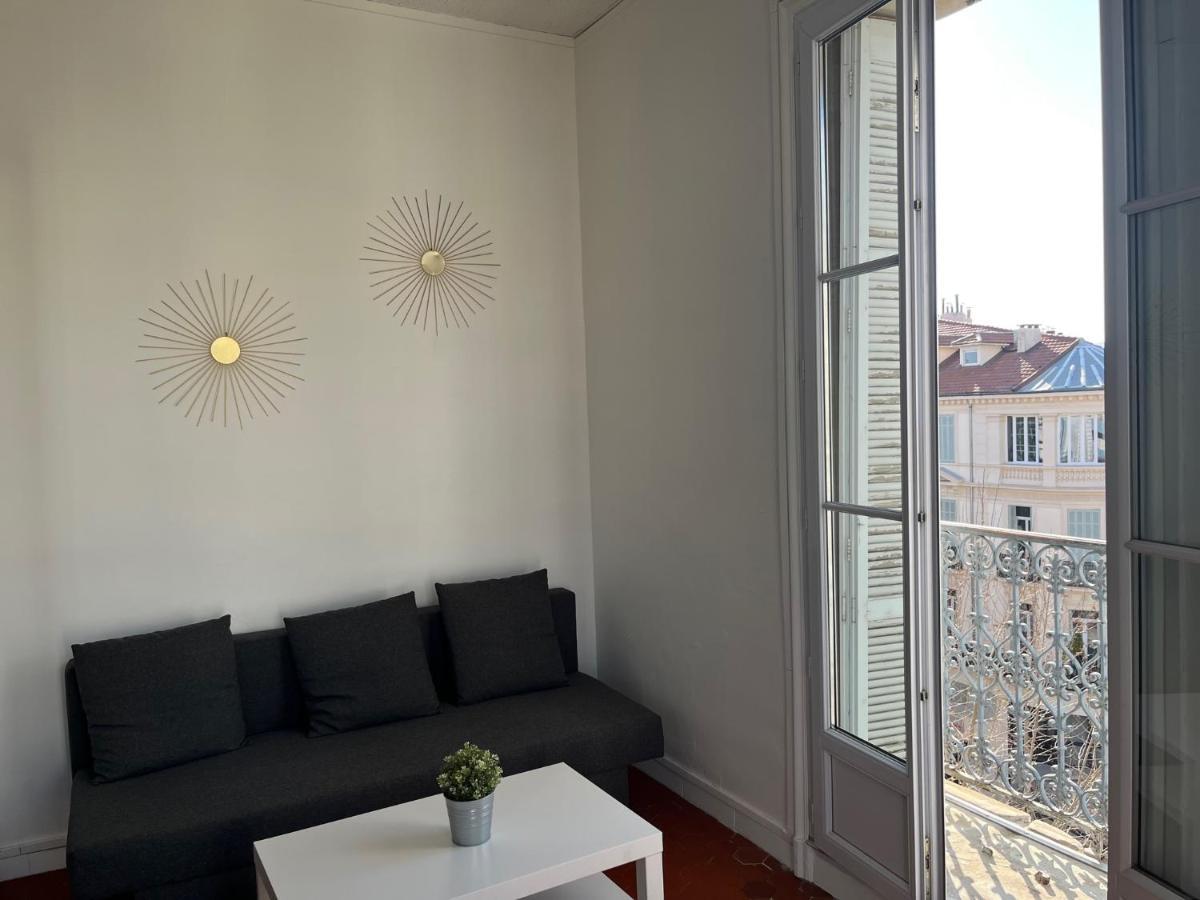Appartement Hyeres - Centre Ville 3 Chambres 6 Personnes 4Eme Etage Escalier - Sebastien Claire Luaran gambar